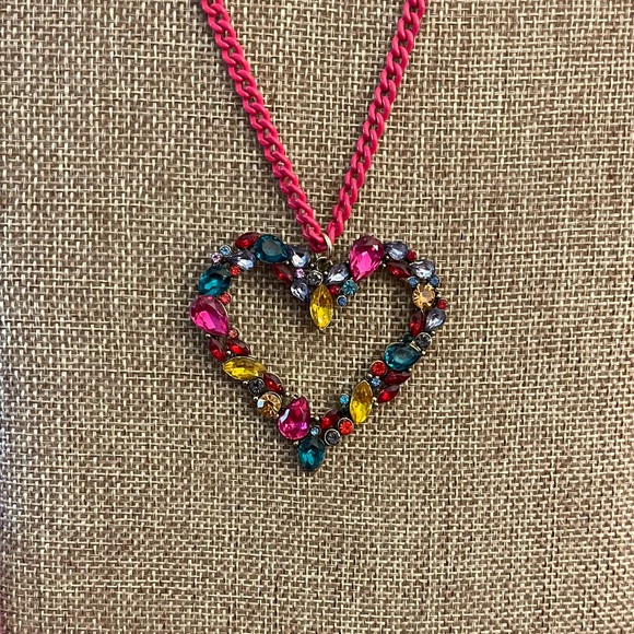 Emma Evelyn Jewelry - Vibrant Multicolor Heart Necklace